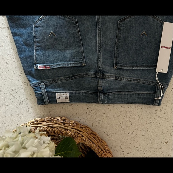 Hudson Noa high rise straight cropped jeans
-Fringe bottom
-Clr: Aimee
-Size 27 - Picture 3 of 8